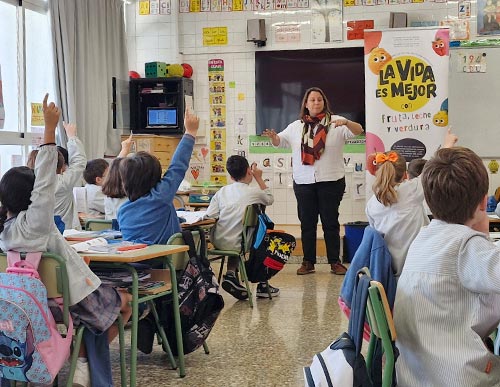 LA VIDA ÉS MILLOR AMB FRUITA, LLET I VERDURES